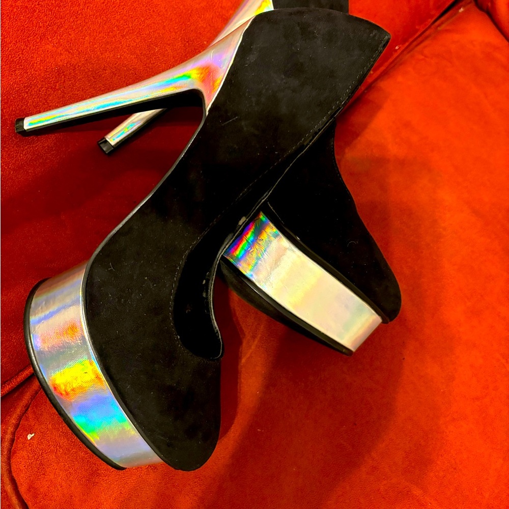 Gently worn, unique color, comfortable
